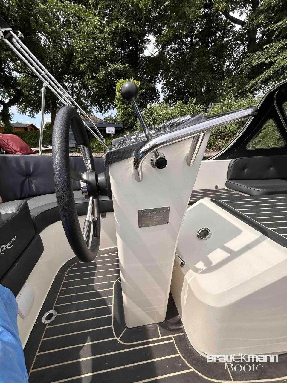 Waterspoor Tendersloep 711 open