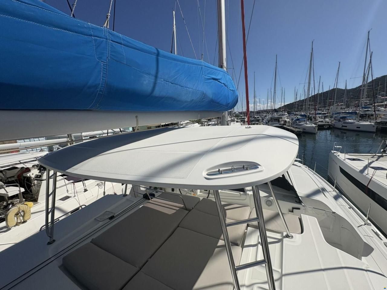 Lagoon 464