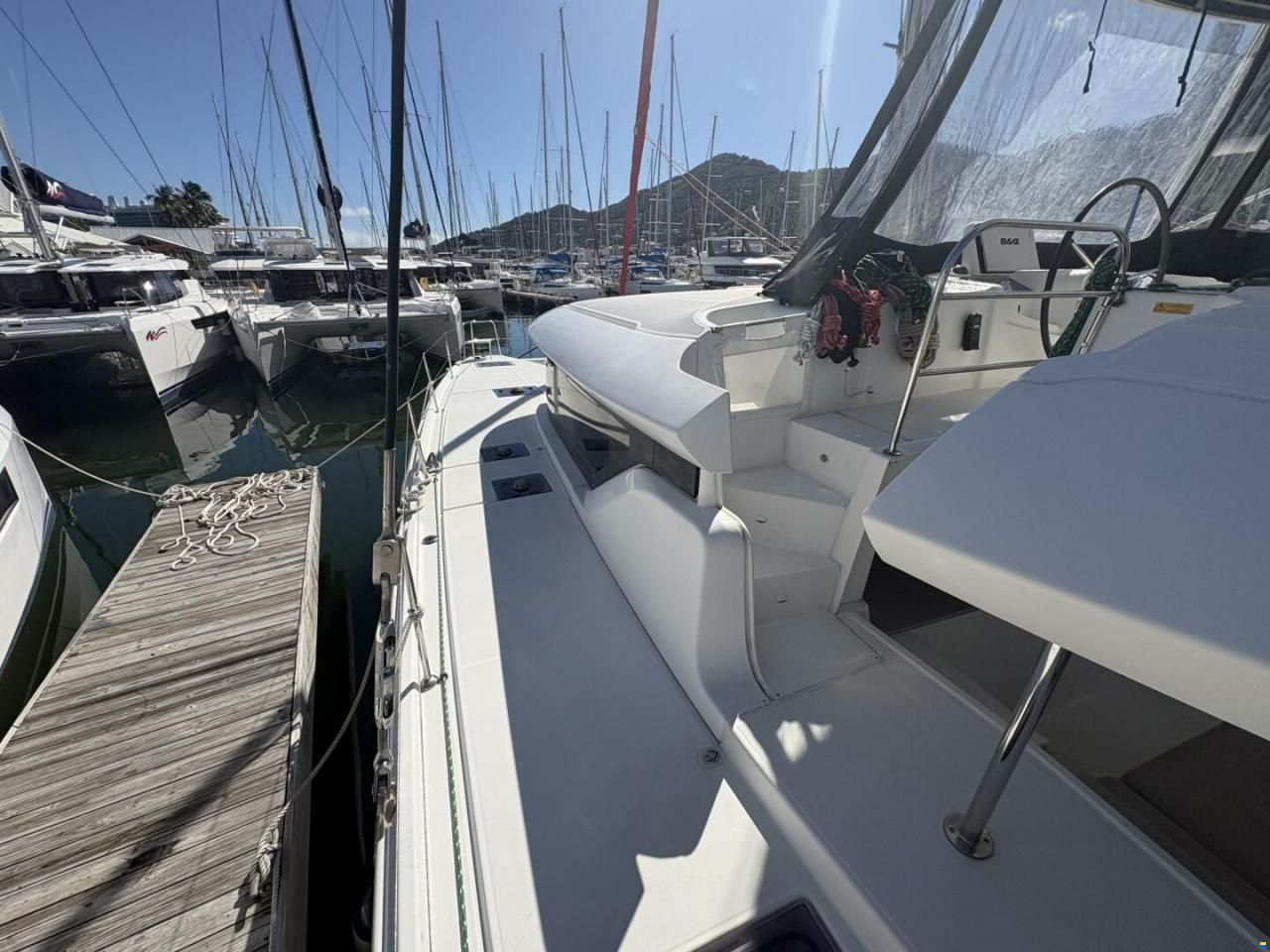 Lagoon 464