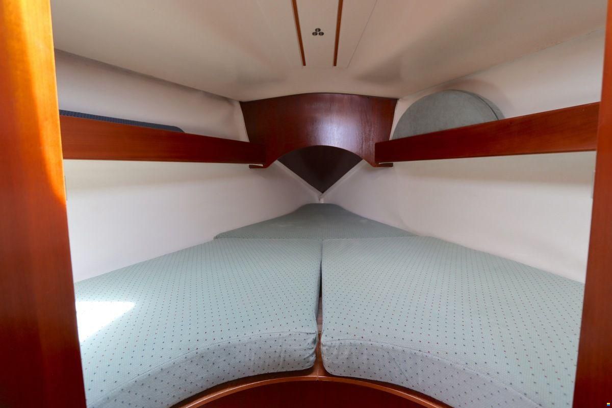 Beneteau Oceanis 300