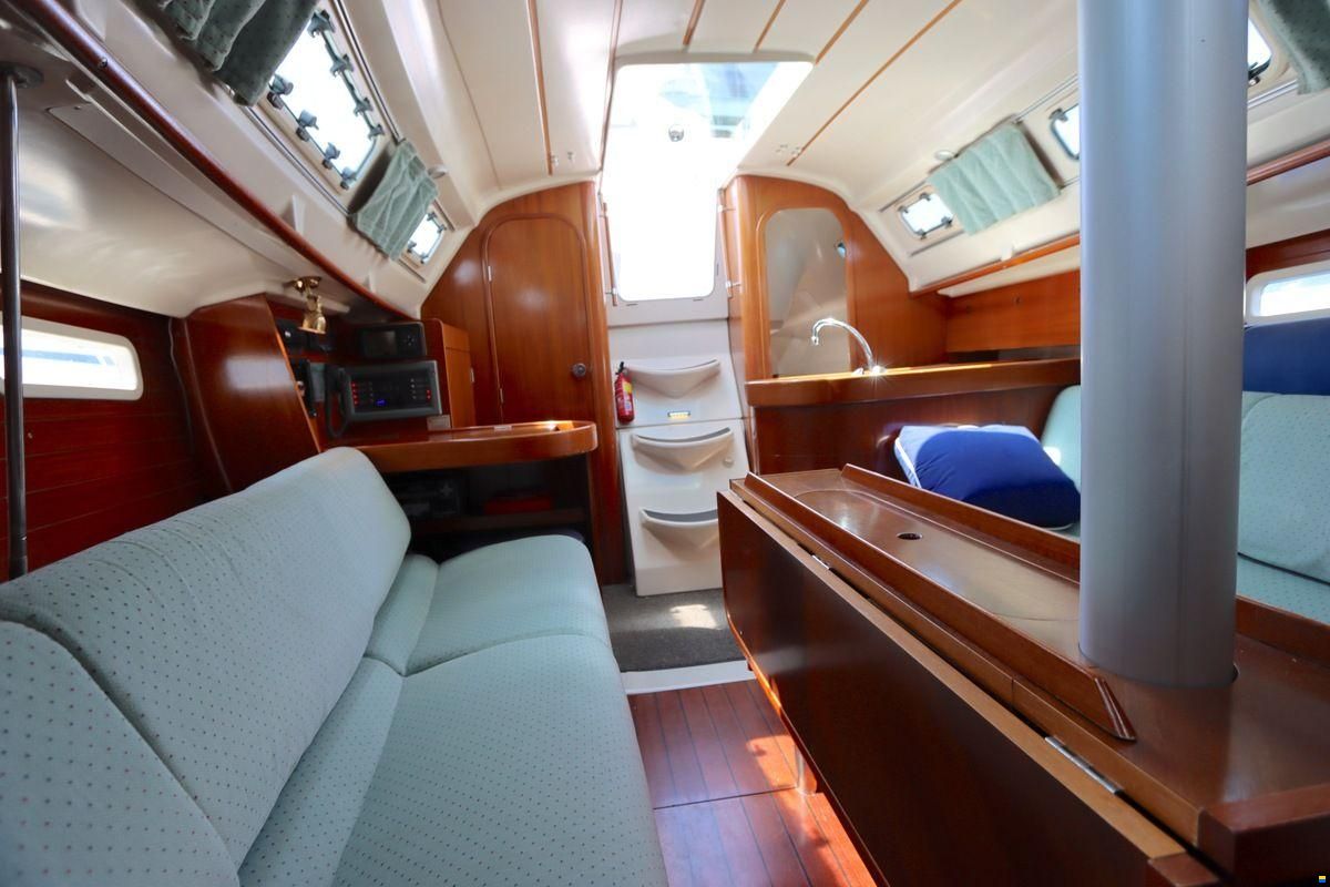 Beneteau Oceanis 300