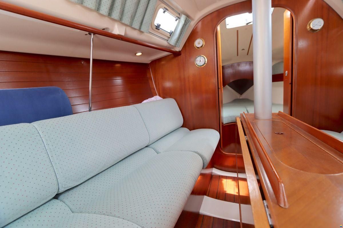 Beneteau Oceanis 300