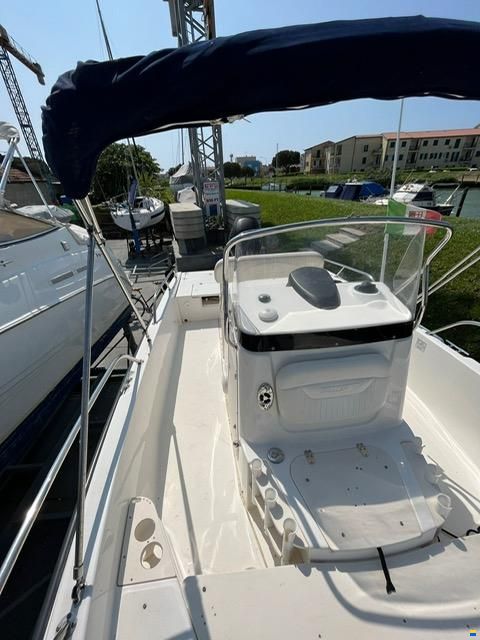 Boston Whaler 200 DAUNTLESS