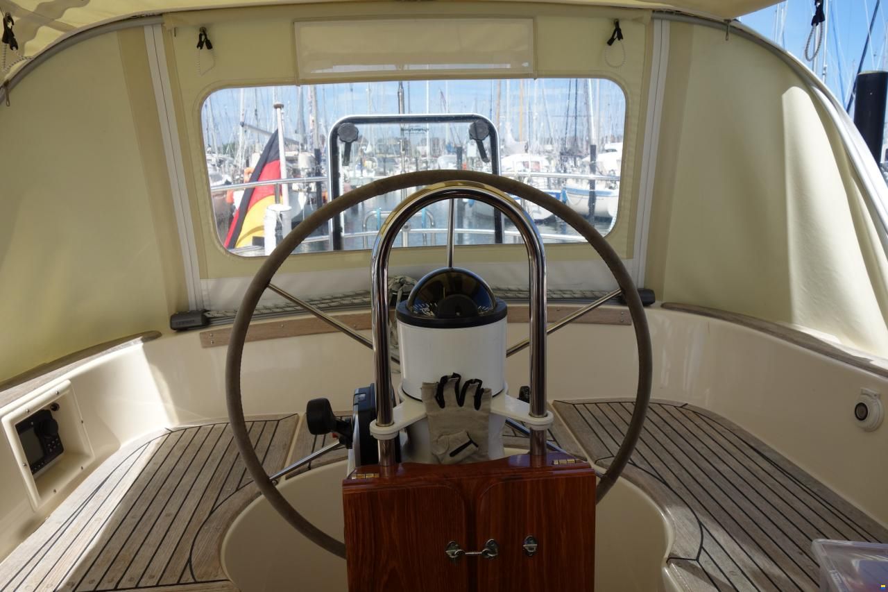 Hallberg-Rassy HR 352