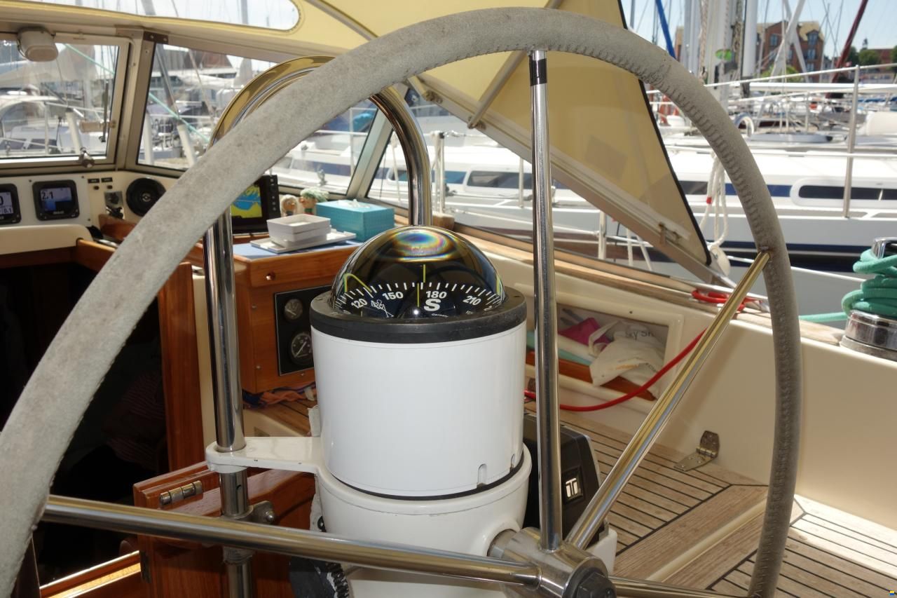 Hallberg-Rassy HR 352