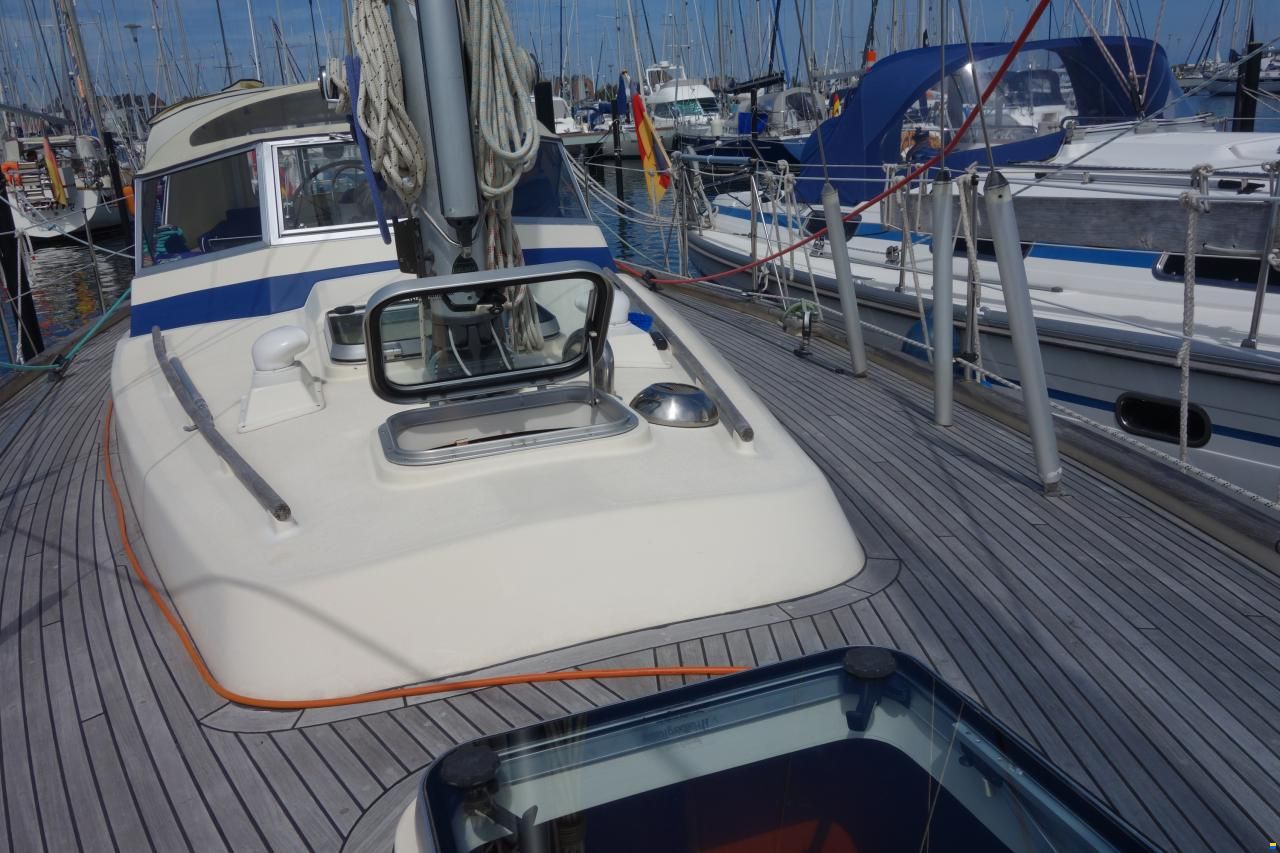 Hallberg-Rassy HR 352