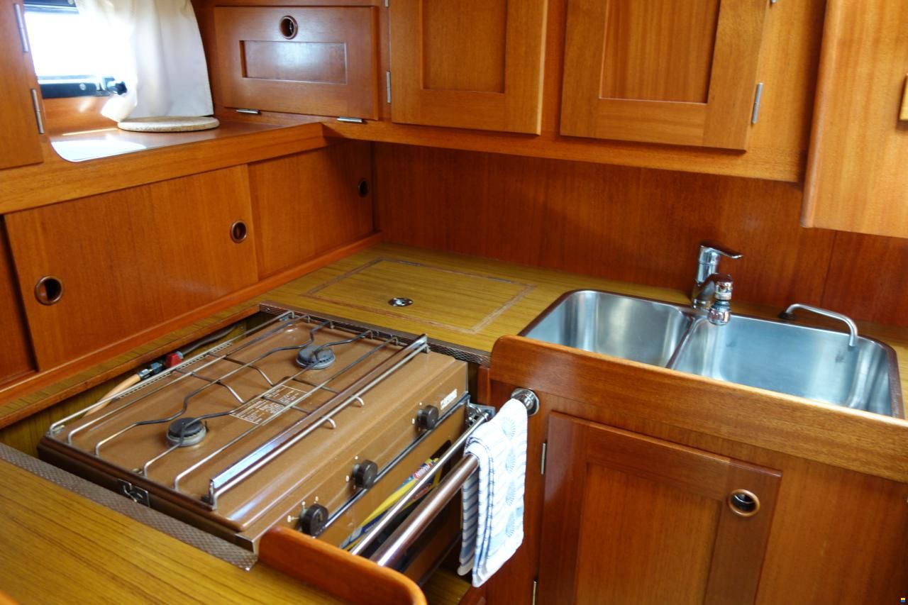 Hallberg-Rassy HR 352