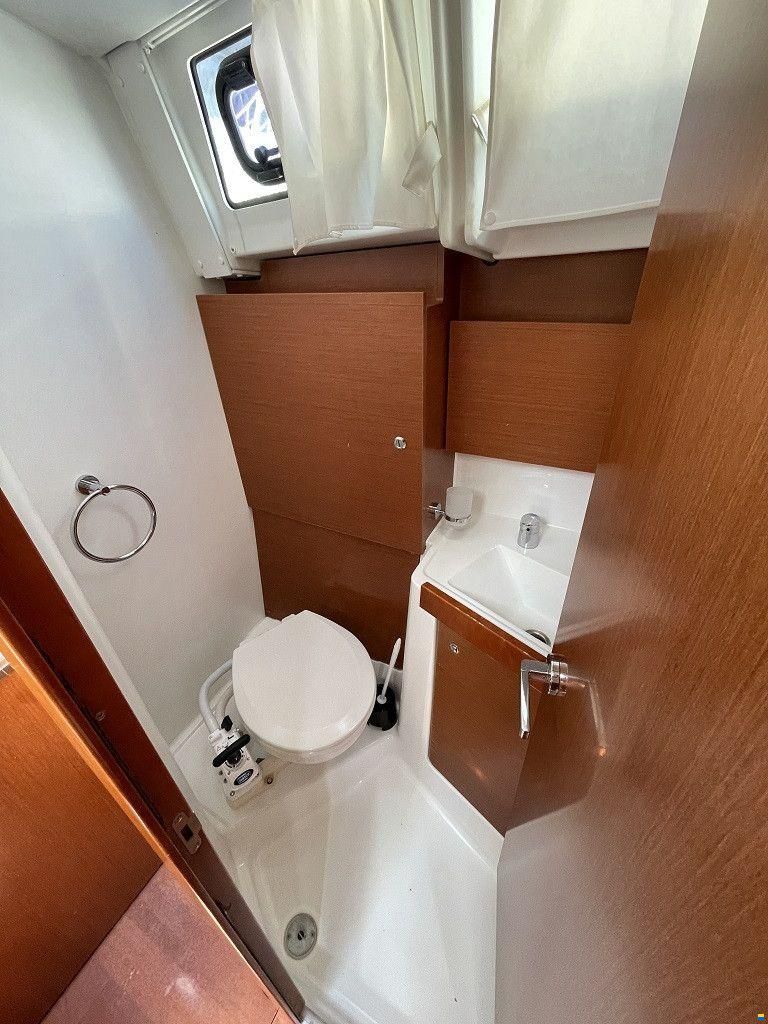 Beneteau Oceanis 38
