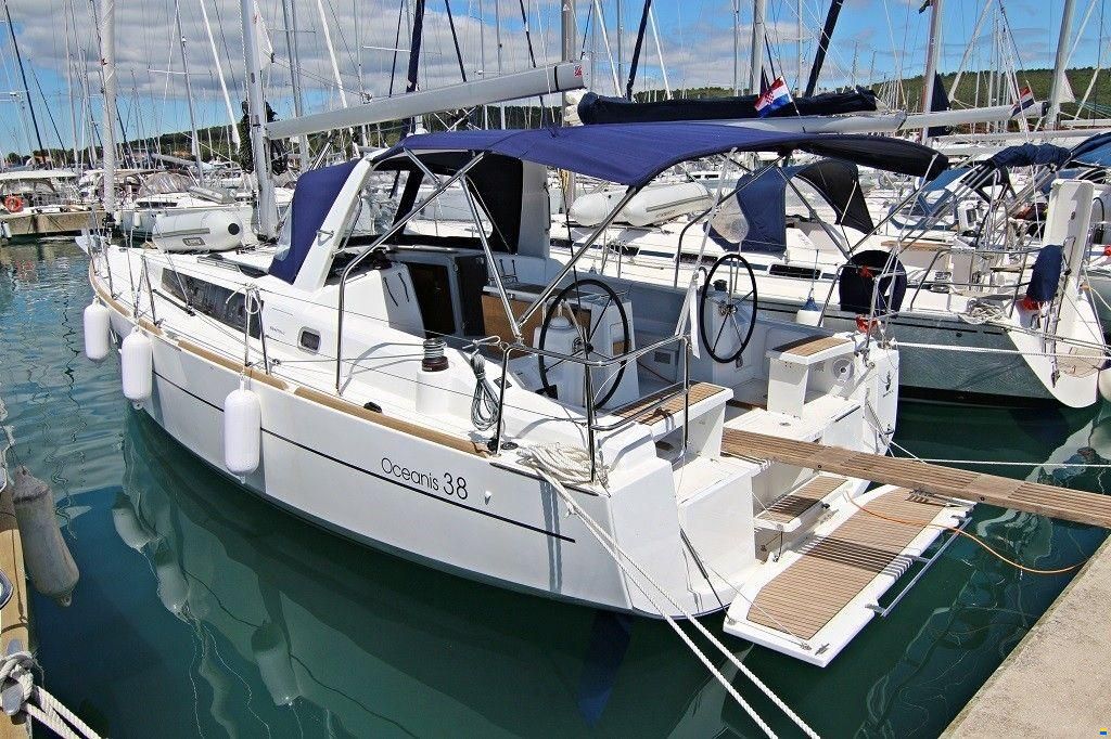 Beneteau Oceanis 38
