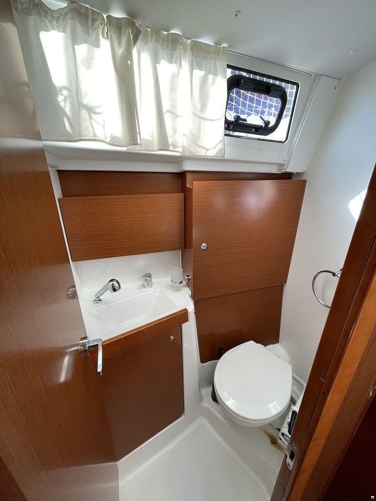 Beneteau Oceanis 38