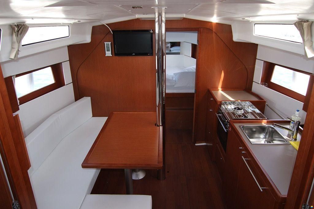 Beneteau Oceanis 38