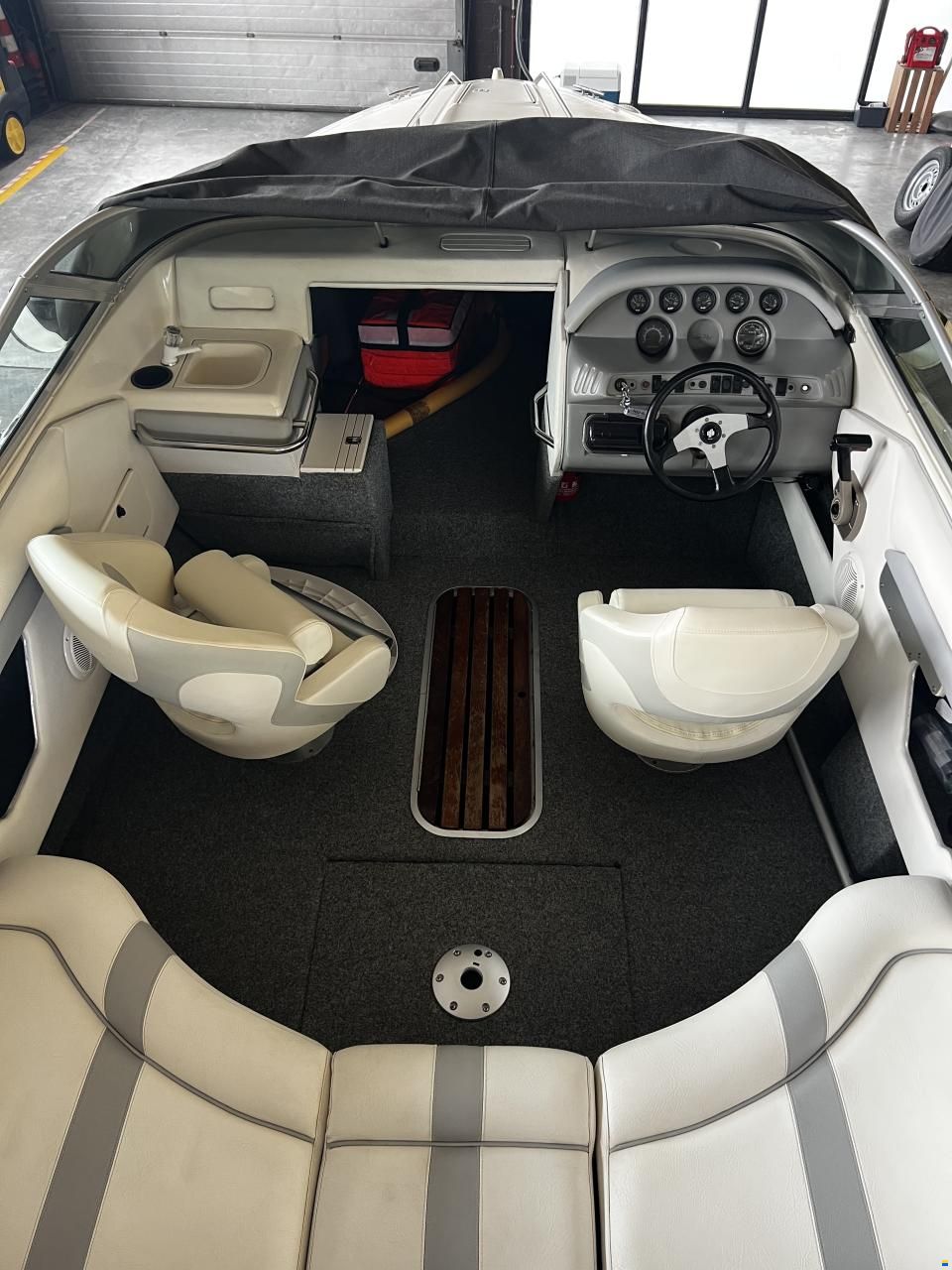 Sea Ray 220 SR