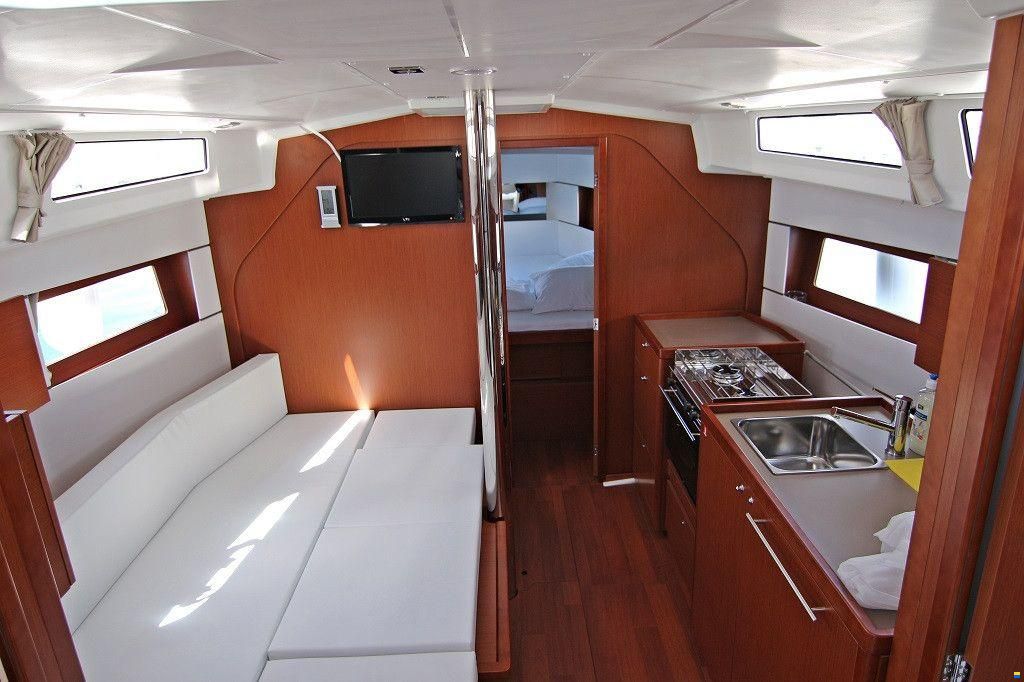 Beneteau Oceanis 38.1
