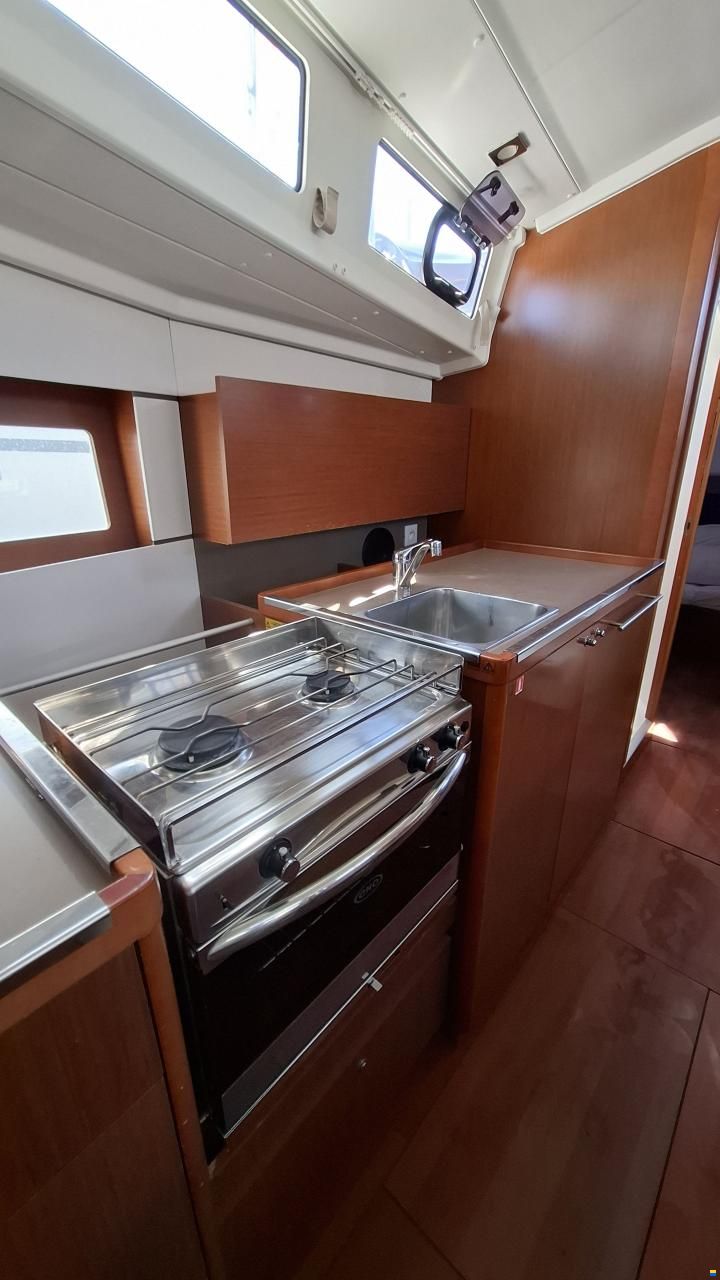 Beneteau Oceanis 38.1