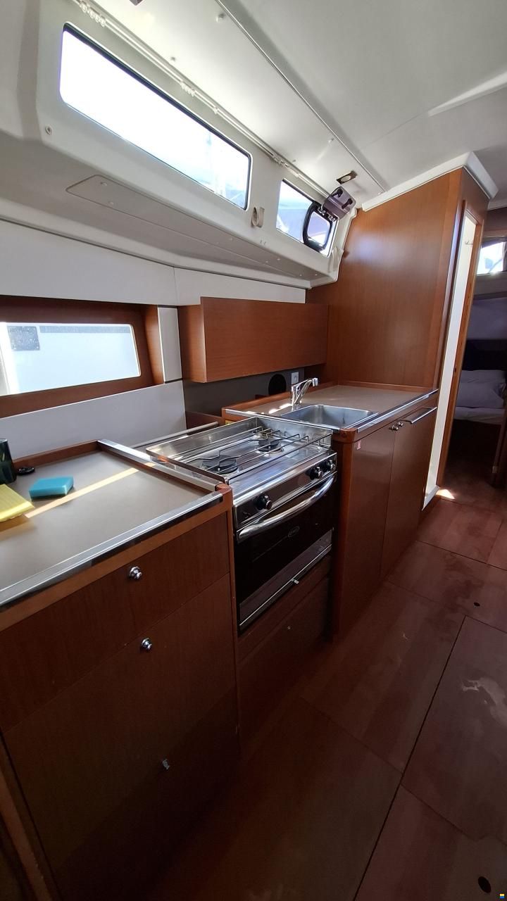 Beneteau Oceanis 38.1