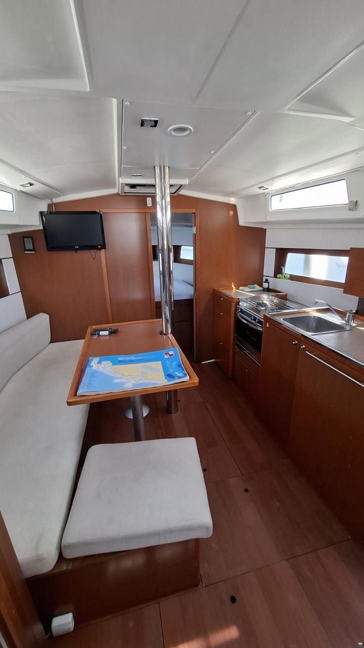Beneteau Oceanis 38.1