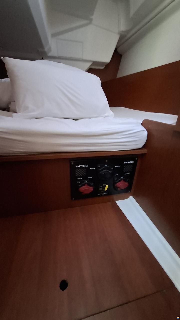 Beneteau Oceanis 38.1