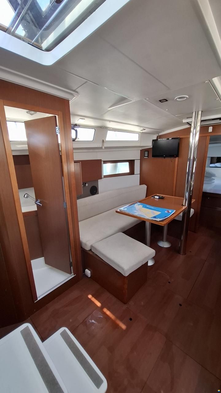 Beneteau Oceanis 38.1