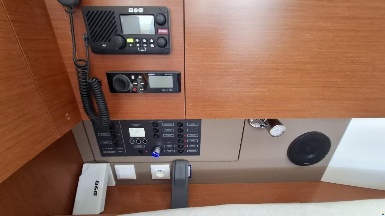 Beneteau Oceanis 38.1