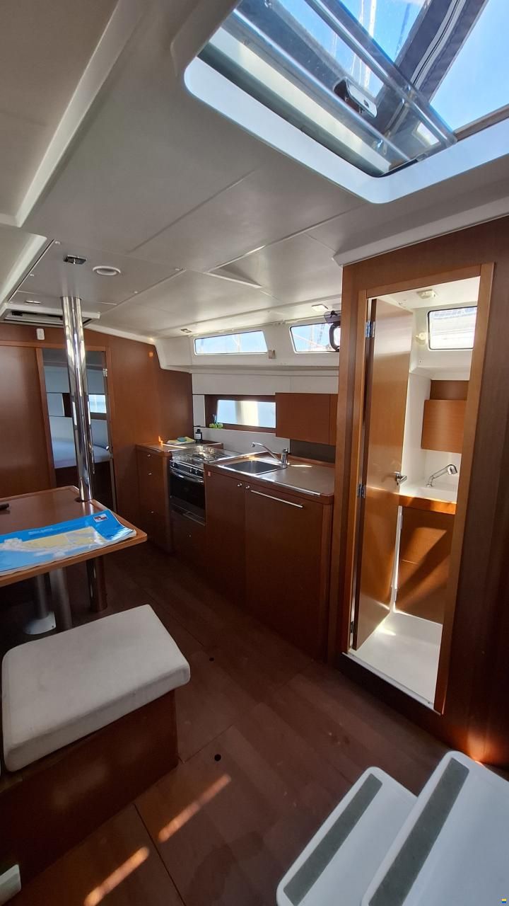 Beneteau Oceanis 38.1