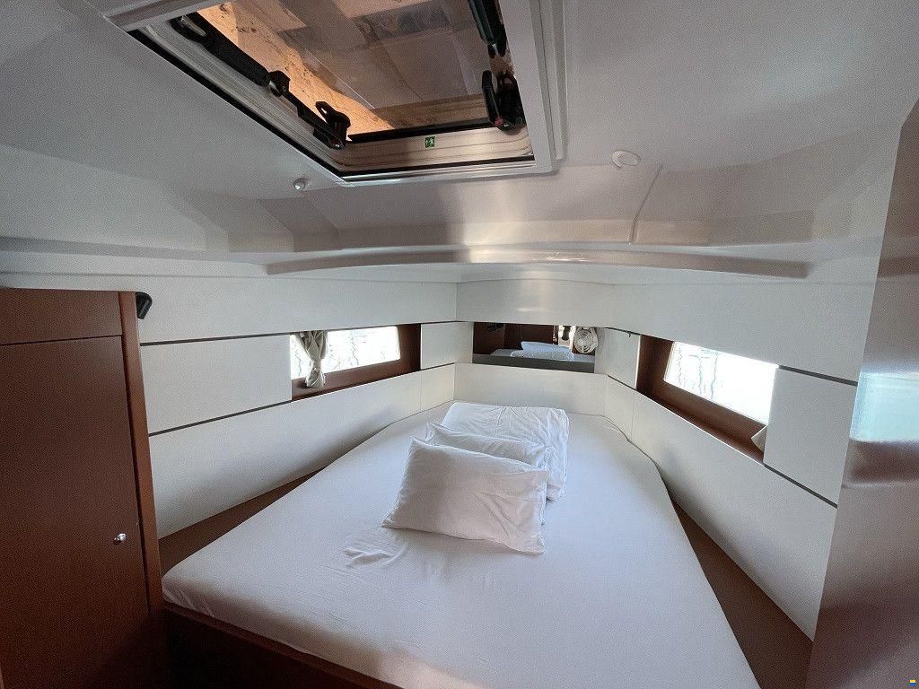 Beneteau Oceanis 38.1