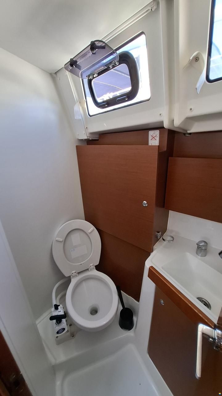 Beneteau Oceanis 38.1