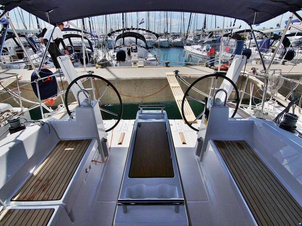 Beneteau Oceanis 38.1