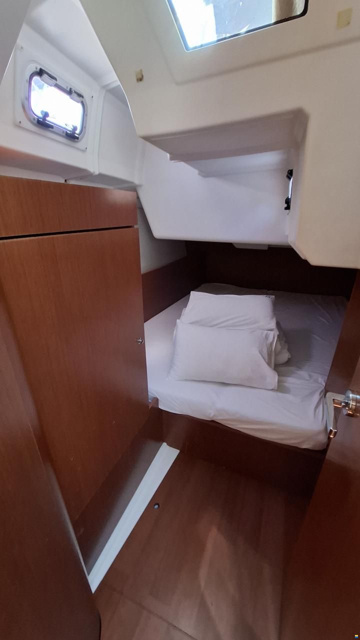 Beneteau Oceanis 38.1