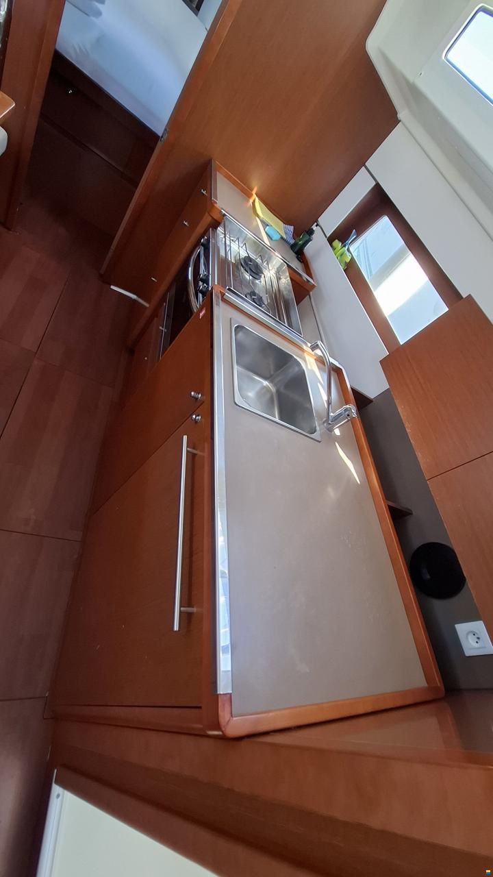 Beneteau Oceanis 38.1