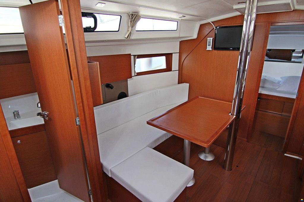 Beneteau Oceanis 38.1