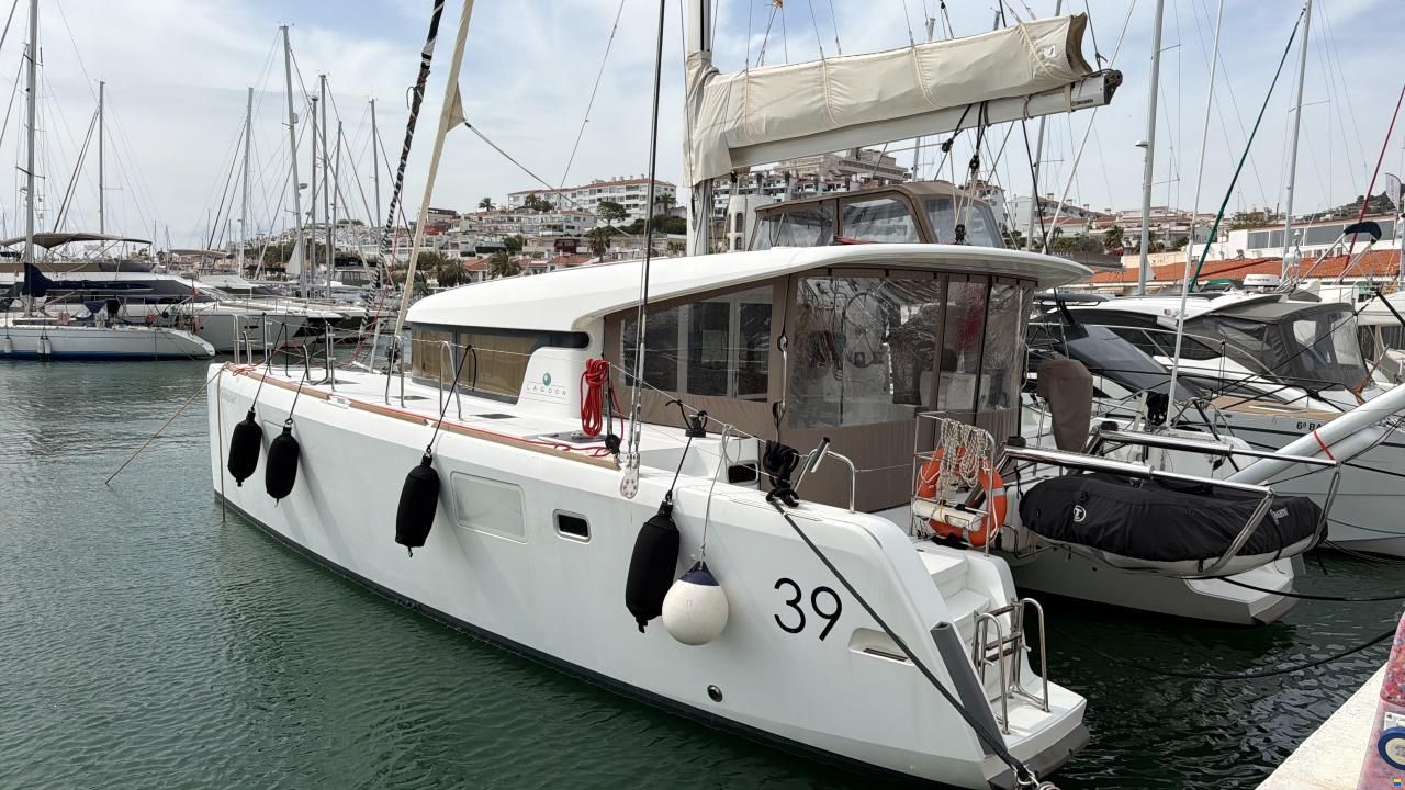 Lagoon 39