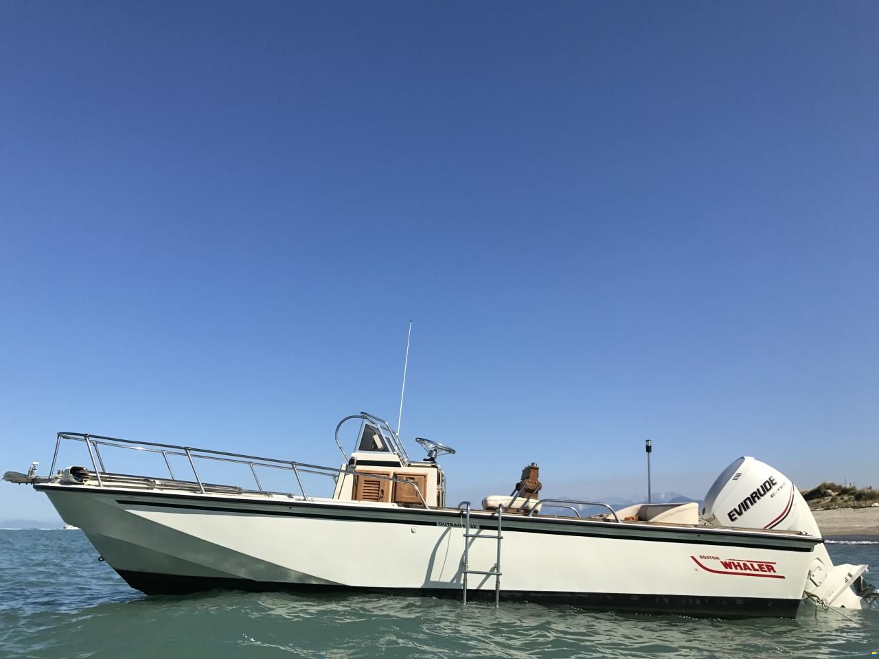 Boston Whaler Outrage 22