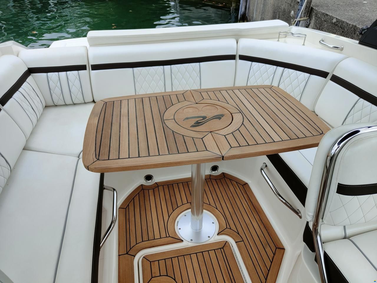 Sea Ray Sun Sport 250