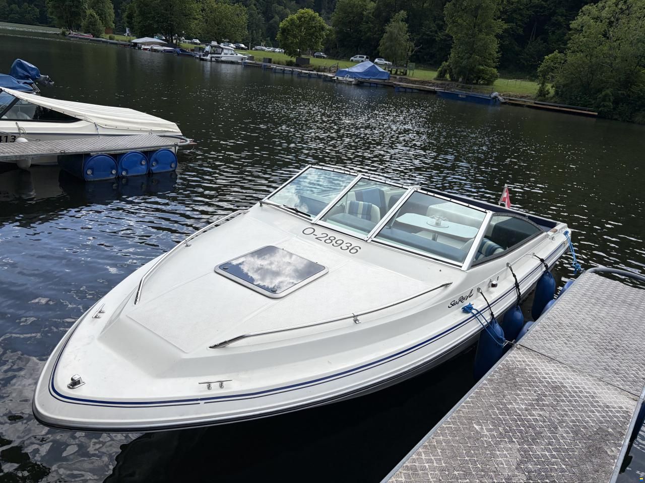 Sea Ray 200 Cuddy Cabin