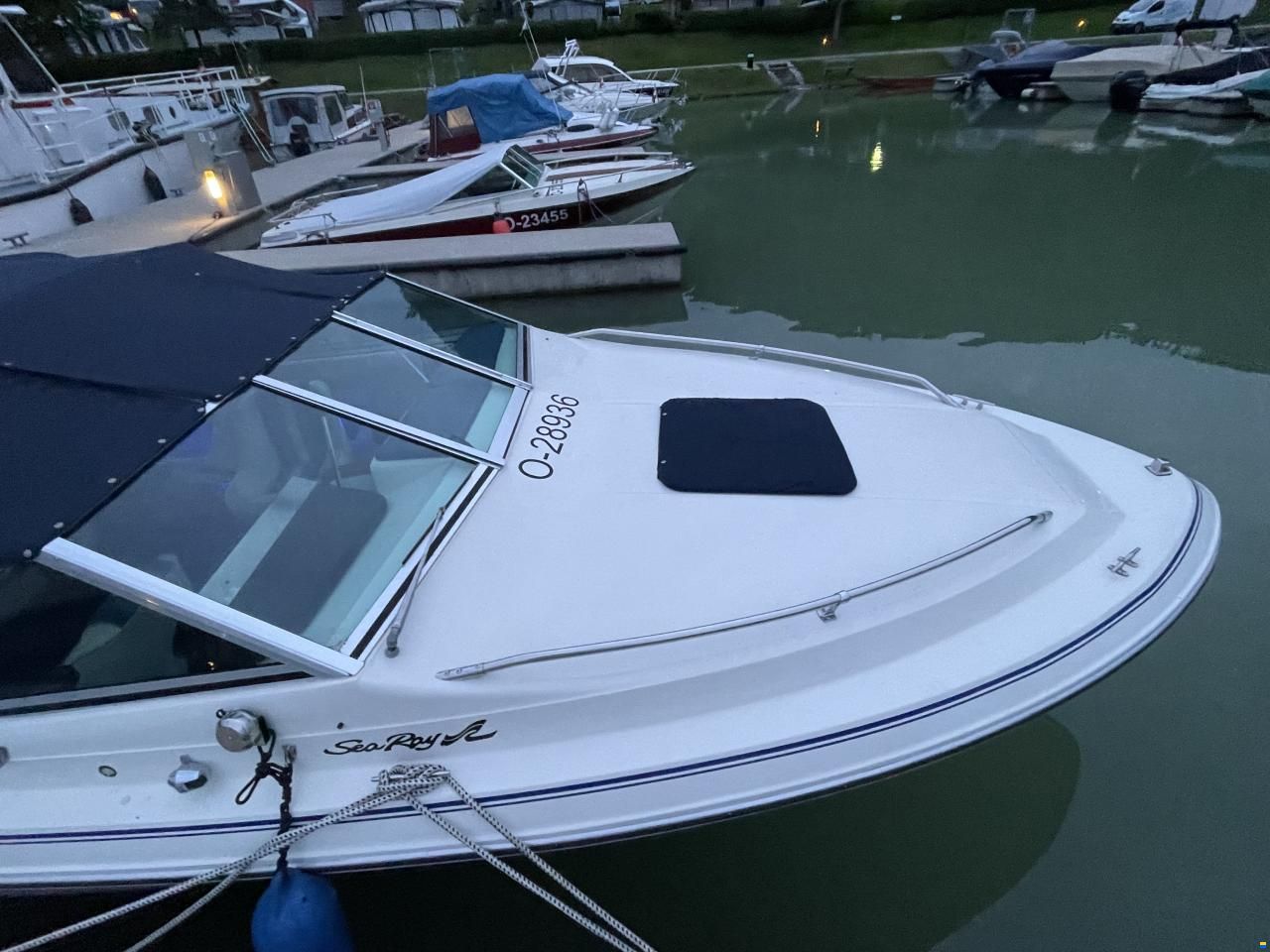 Sea Ray 200 Cuddy Cabin