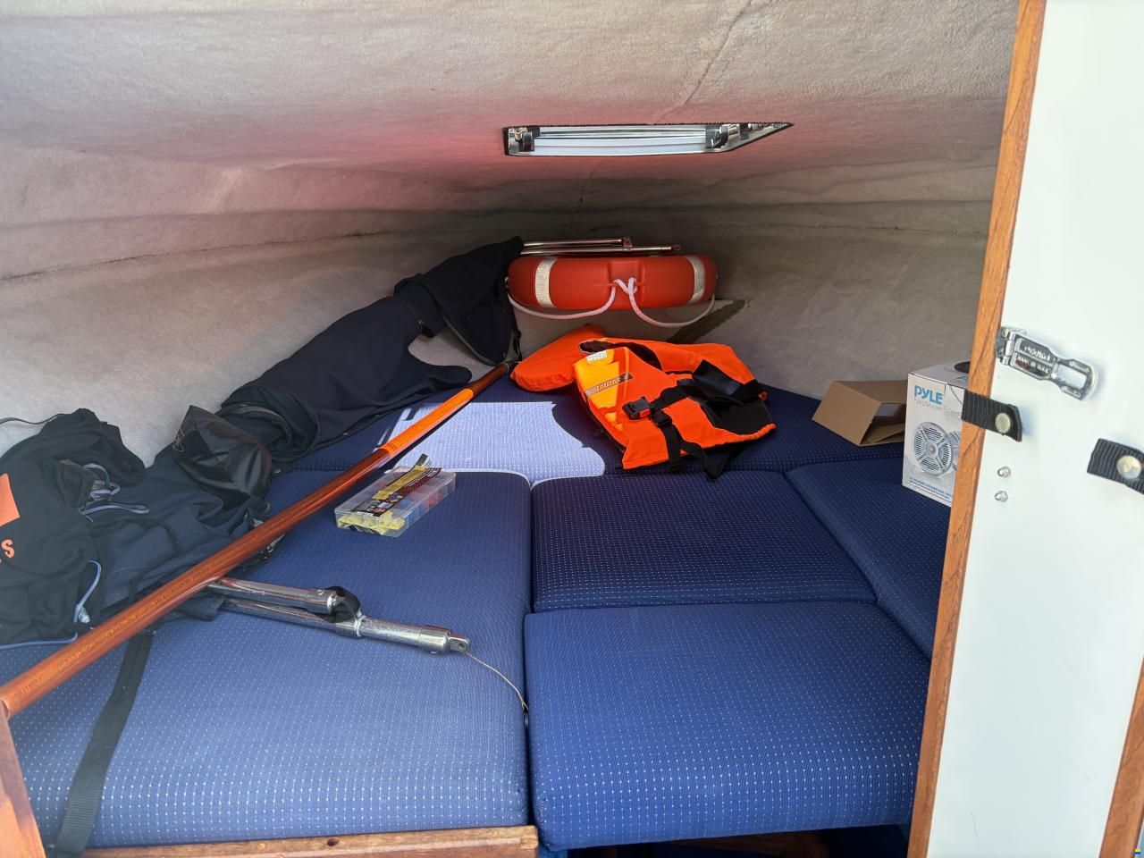 Sea Ray 200 Cuddy Cabin