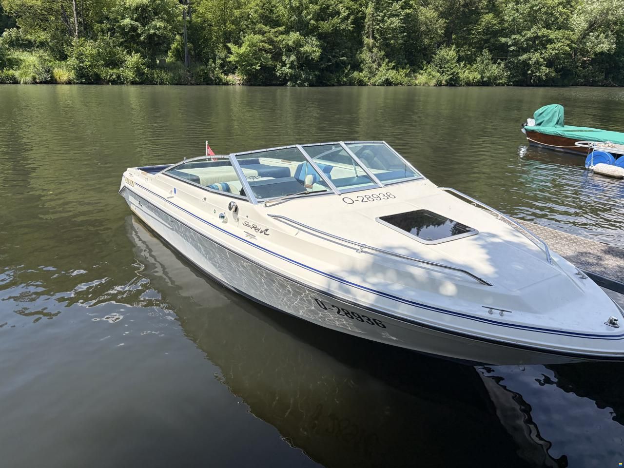 Sea Ray 200 Cuddy Cabin
