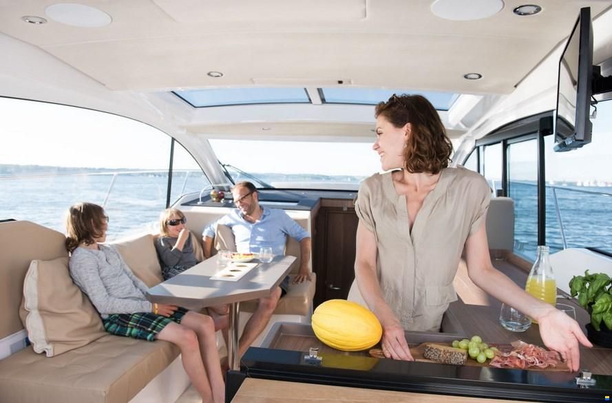Sealine C330