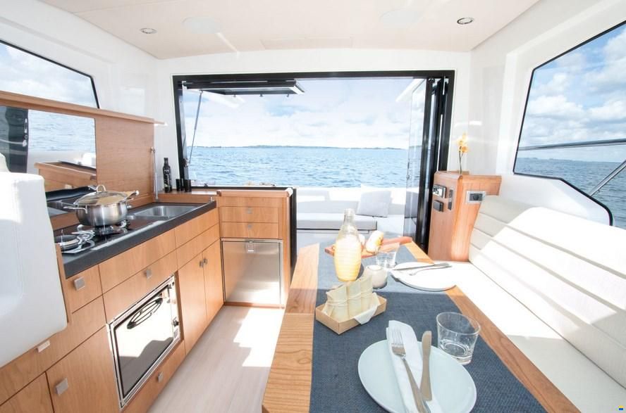 Sealine C330