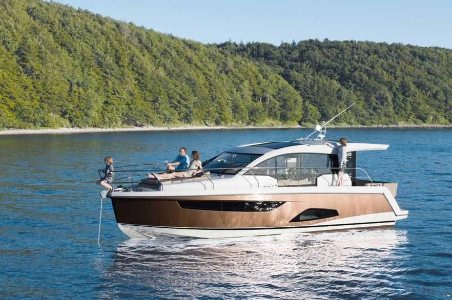 Sealine C330