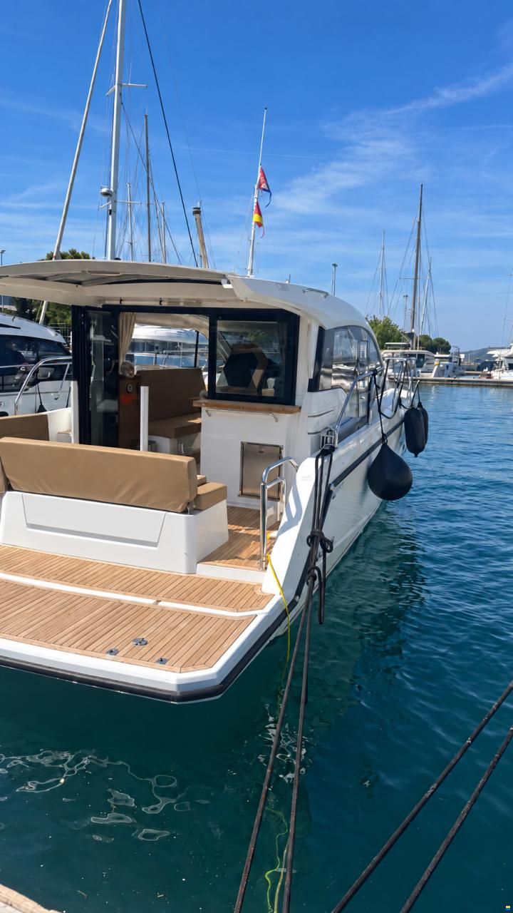 Sealine C330