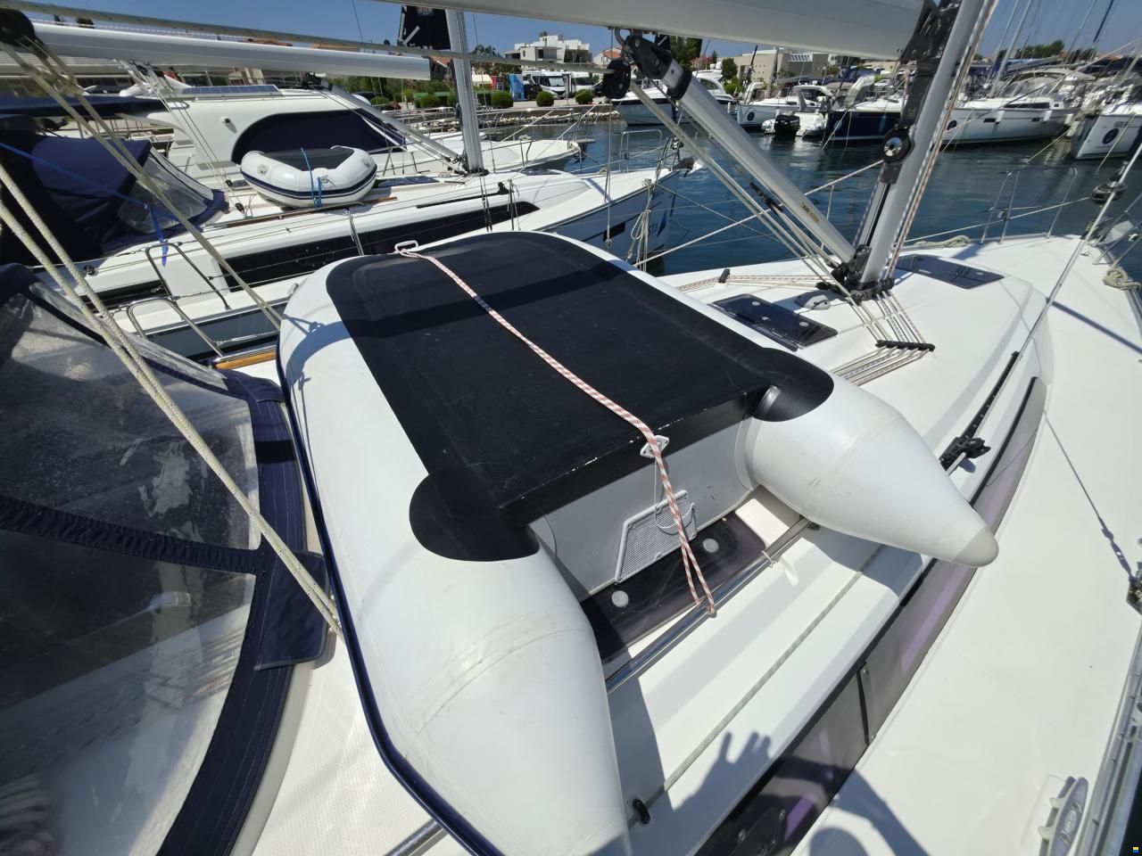 Bavaria CRUISER 37
