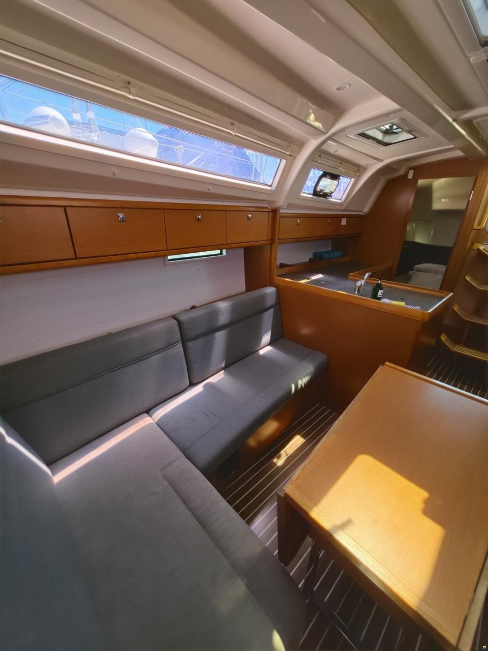 Bavaria CRUISER 37