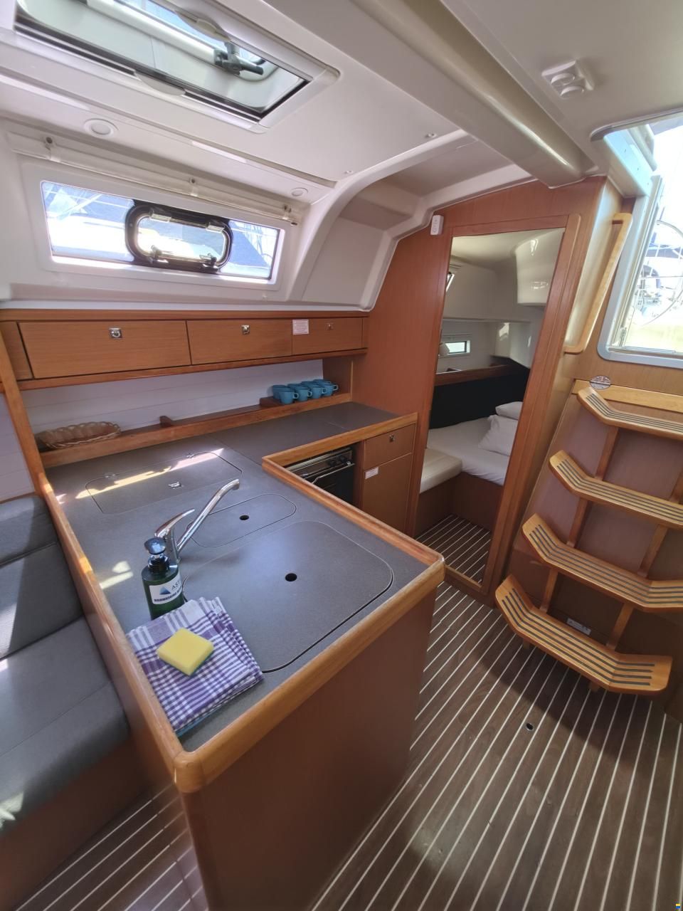 Bavaria CRUISER 37