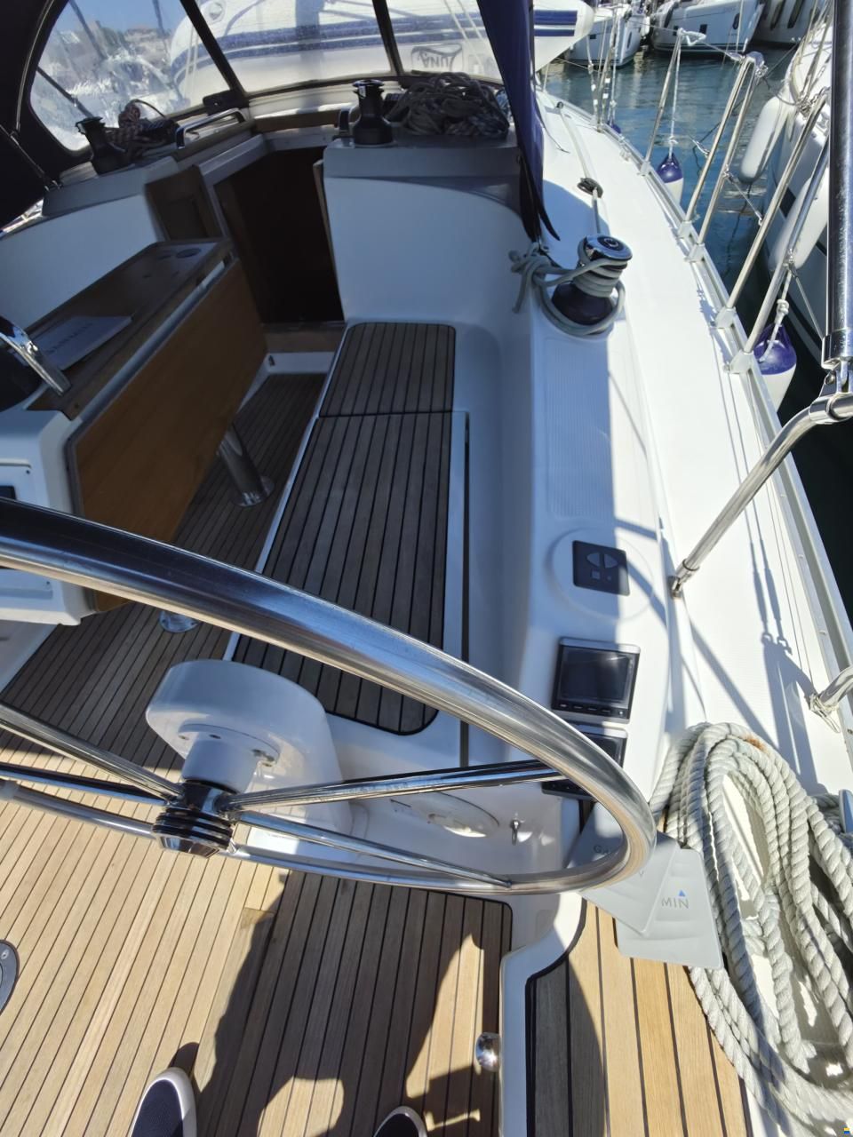 Bavaria CRUISER 37