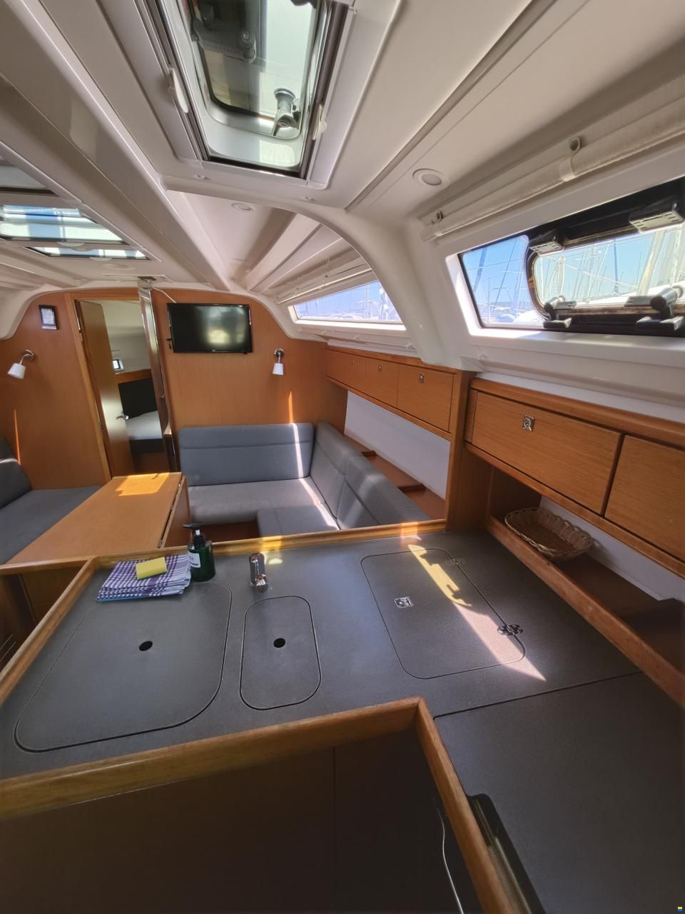 Bavaria CRUISER 37