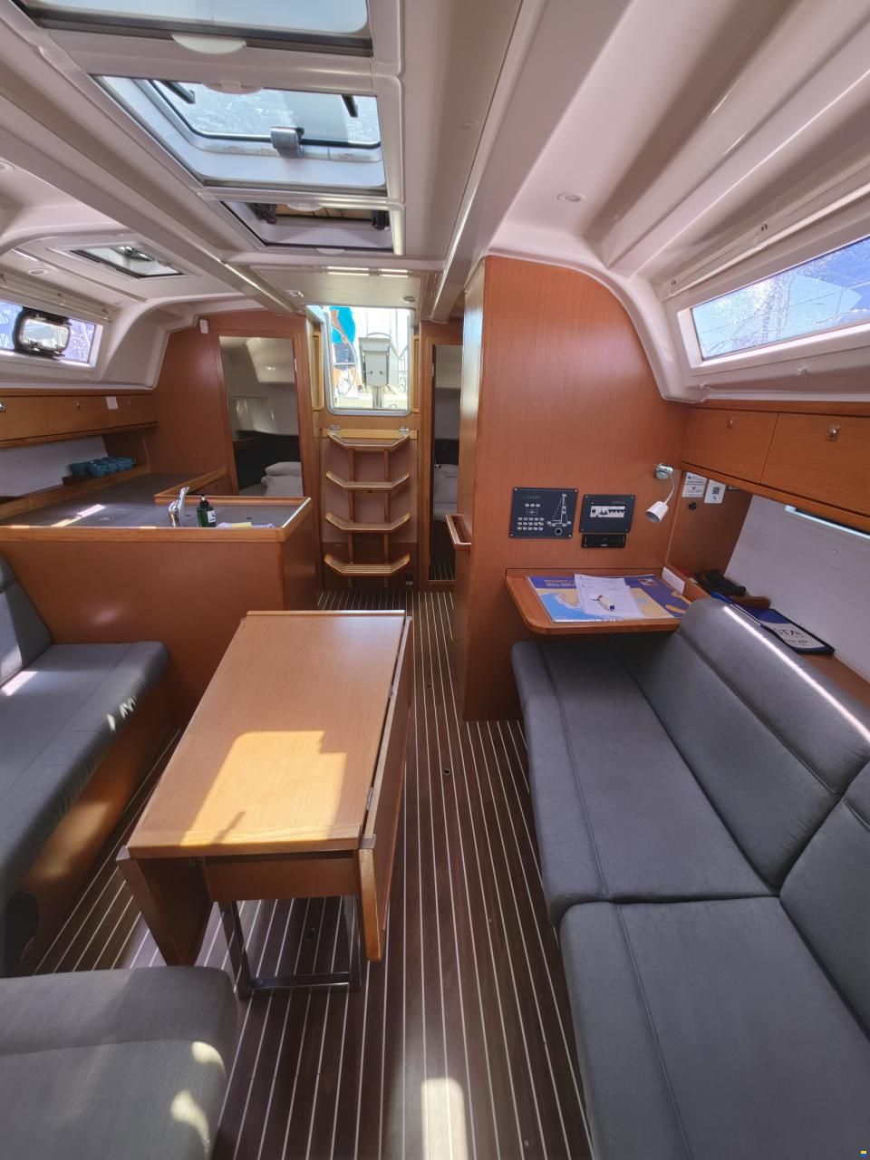 Bavaria CRUISER 37