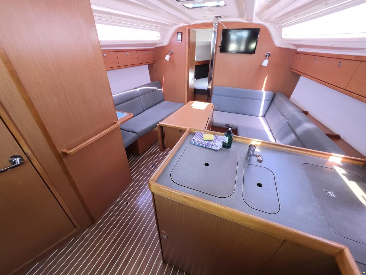 Bavaria CRUISER 37
