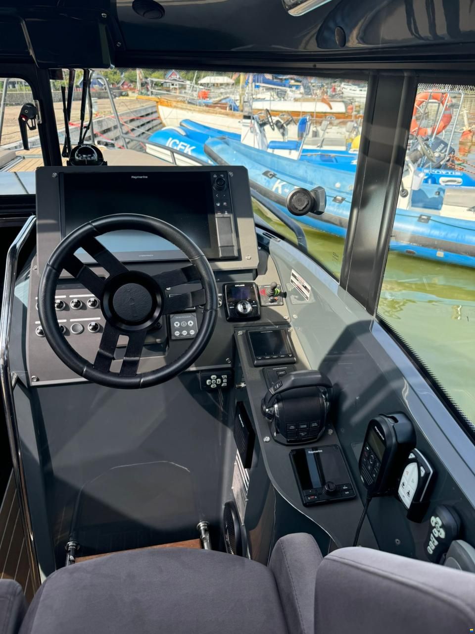 XO Boats 270