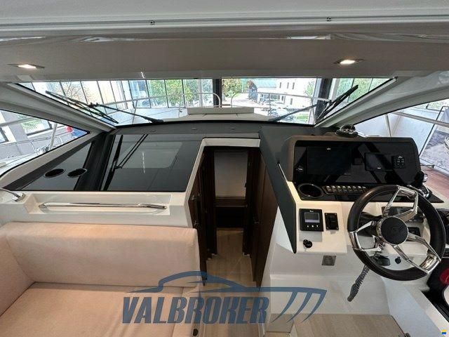 Sealine C335V